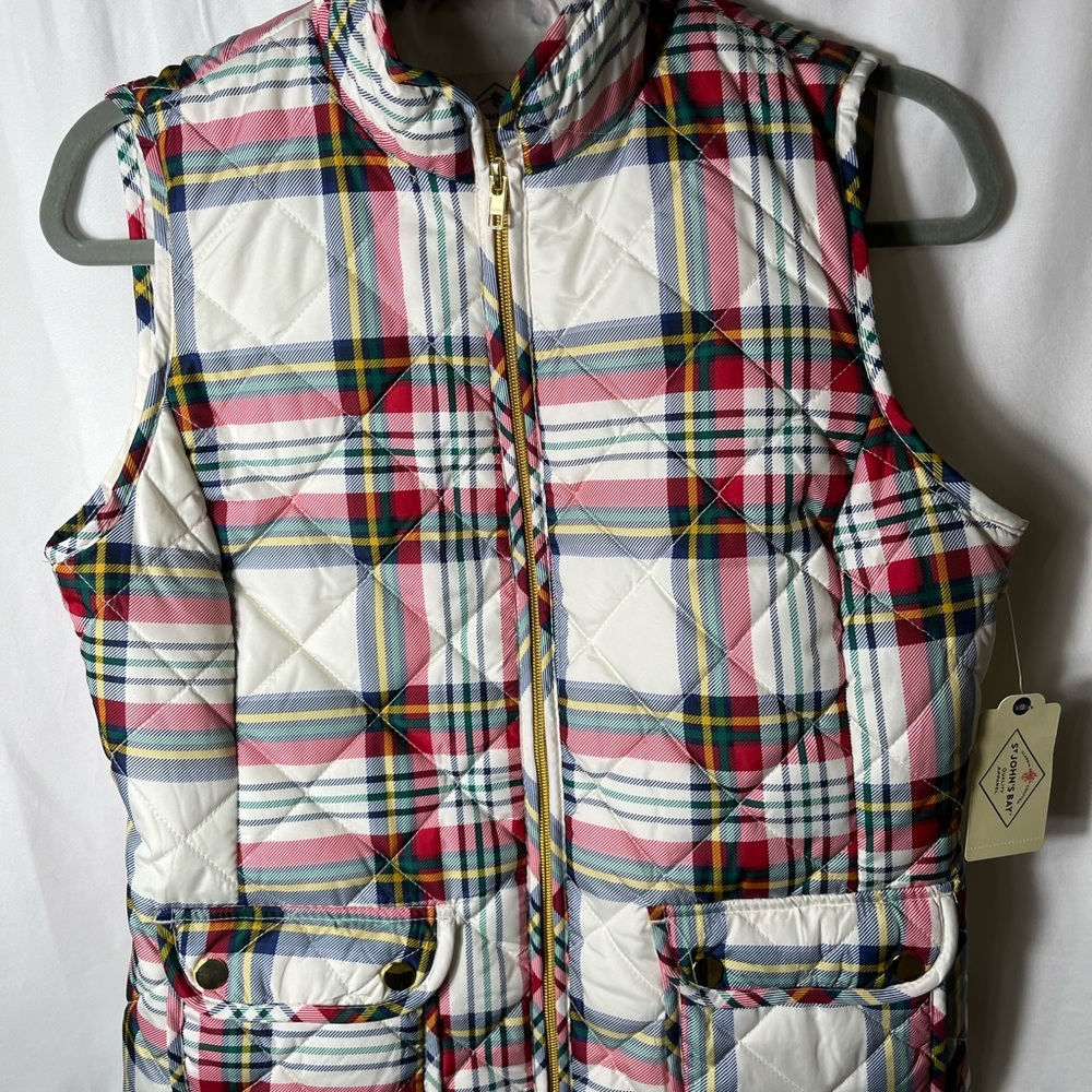 NWT St John’s Bay Women’s Sleeveless PufferJacket plaid, pockets size small